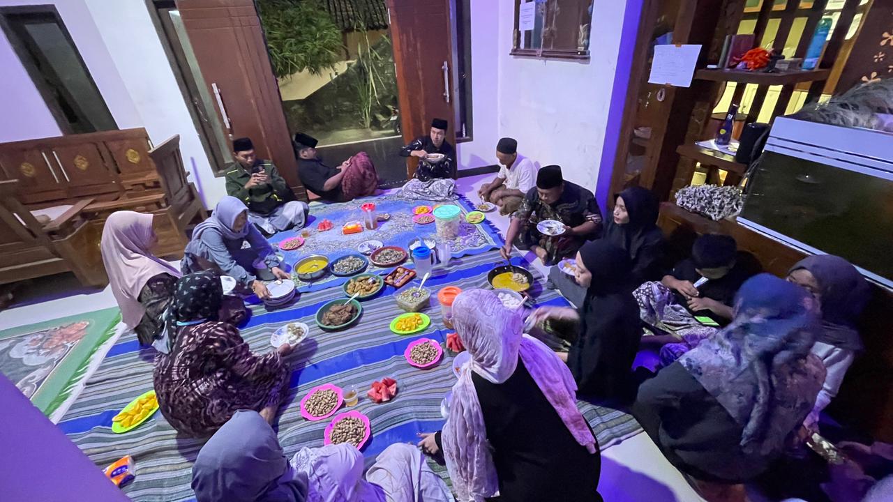 Dari Posko Menjadi Keluarga, KKN XXI UNISNU Jepara Desa Klepu Tutup Masa Pengabdian dengan Tahlil Bersama